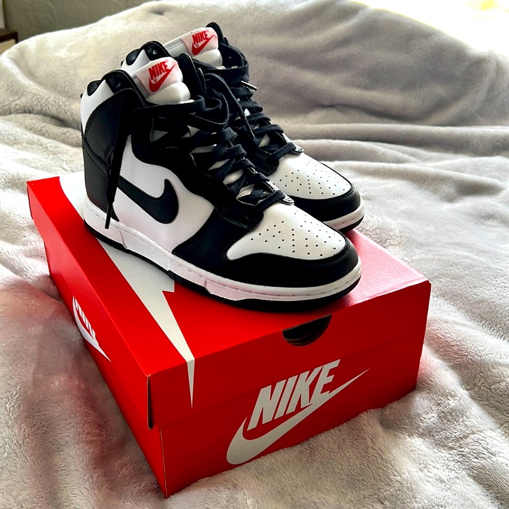 BNIB Panda NIKE Dunk High wmns 8